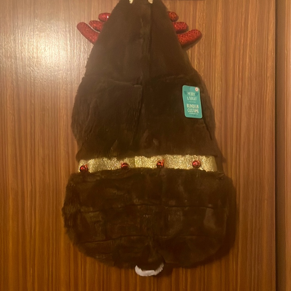 BNWT large dog reindeer costume bought at PetSmart.  Super soft, w/ jingle bell.